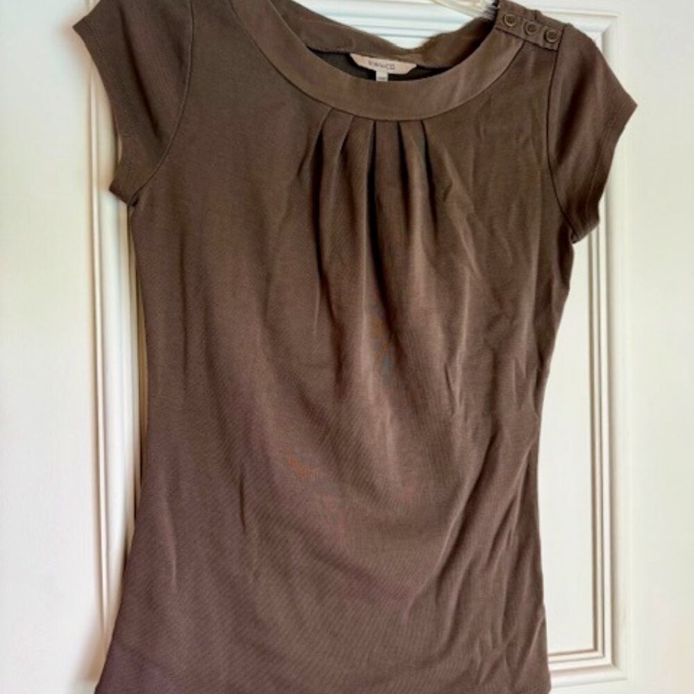 Khaki tshirt